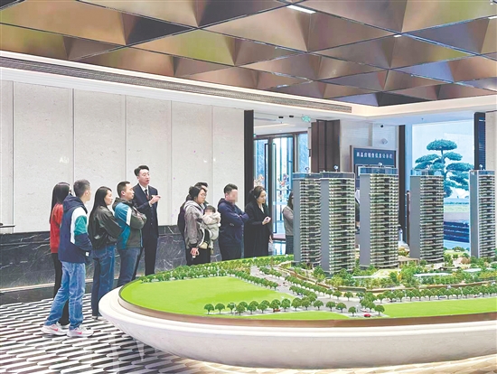 元旦假期,我(wo)市(shi)多(duo)箇(ge)樓盤人(ren)氣(qi)旺。 元旦假期,我(wo)市(shi)多(duo)箇(ge)樓盤人(ren)氣(qi)旺。
