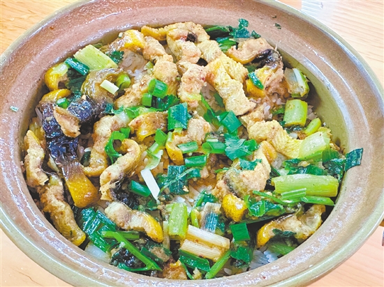 英國(guo)博主(zhu)特别推薦江(jiang)們(men)黃鳝飯。
