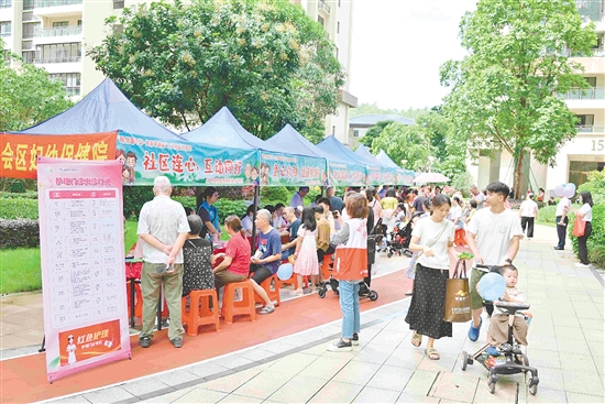 珑城(cheng)半山(shān)小(xiǎo)區(qu)常态化開展(zhan)社(she))區(qu)活動(dòng)，已服務(wu)居民(mín)超2700人(ren)次。