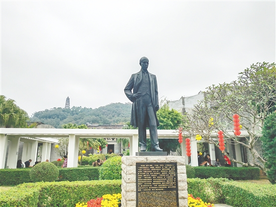 新(xin)會區(qu)精(jīng)心打造(zao)特色主(zhu)題旅遊線(xiàn)路，梁啓超故居文(wén)旅名(míng)片效應凸顯，吸(xi)引各地遊客慕名(míng)到(dao)訪。