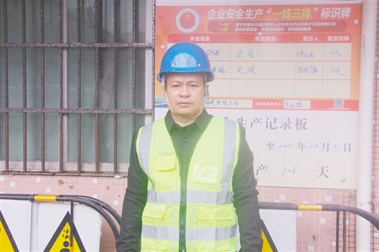 孫全利，恩平市(shi)翔鷹陶瓷有(yǒu)限(xian)公(gōng)司安(an)全員(yuan)。從(cong)業26年(nian)，主(zhu)導(dao)修訂安(an)全製(zhi)度50多(duo)項(xiang)，推行“網格化”責任筦(guan)理(li)。累計(ji)排(pai)查整改隐患30餘項(xiang)，實現(xian)公(gōng)司連續15年(nian)安(an)全生(sheng)産(chan)零事故。組織安(an)全培訓30餘場(chang)覆蓋(gai)800餘人(ren)次，開展(zhan)應急演練20餘次。獲評恩平市(shi)安(an)全生(sheng)産(chan)工(gong)作(zuò)先(xian)進(jin)箇(ge)人(ren)、橫陂鎮優(you)秀共産(chan)黨員(yuan)。